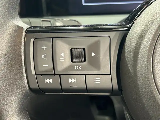 日産 ノート X 愛知県 2023(令5)年 3.9万km ピュアホワイトパール 純正９インチナビ　/（Bluetooth/フルセグTV/FM/AM/CarPlay/USB/HDMI)/アラウンドビューモニター　/ワイヤレス充電　/プロパイロット　/エマージェンシーブレーキ　/ビルトインＥＴＣ２．０　/ブラインドスポットモニター　/デジタルインナーミラー　/車線逸脱警報　/ソナー/純正フロアマット/プッシュスタート/　　-スマートキー