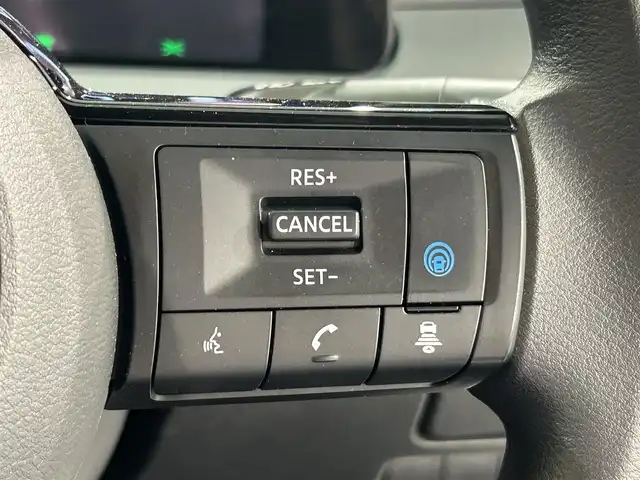 日産 ノート X 愛知県 2023(令5)年 3.9万km ピュアホワイトパール 純正９インチナビ　/（Bluetooth/フルセグTV/FM/AM/CarPlay/USB/HDMI)/アラウンドビューモニター　/ワイヤレス充電　/プロパイロット　/エマージェンシーブレーキ　/ビルトインＥＴＣ２．０　/ブラインドスポットモニター　/デジタルインナーミラー　/車線逸脱警報　/ソナー/純正フロアマット/プッシュスタート/　　-スマートキー