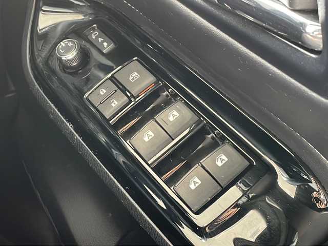 トヨタ エスクァイア Gi 沖縄県 2018(平30)年 4.6万km ブラッキッシュアゲハガラスフレーク ワンオーナー/８インチナビ/フルセグＴＶ/フリップダウンモニター/オーディオ（ＤＶＤ、ＣＤ、Ｂｌｕｅｔｏｏｔｈ）/バックカメラ/両側パワースライドドア/ビルトインＥＴＣ/ＬＥＤヘッドライト/フォグライト/スマートキー/リアスポイラー