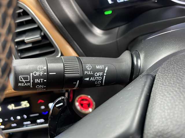 ホンダ ヴェゼル ハイブリッド Z ホンダセンシング 広島県 2019(令1)年 5.1万km プラチナホワイトパール ホンダセンシング/・衝突軽減ブレーキ〈CMBS〉/・誤発進抑制機能/・歩行者事故低減ステアリング/・路外逸脱抑制機能/・ACC〈アダプティブ・クルーズ・コントロール〉/・LKAS〈車線維持支援システム〉/・先行車発進お知らせ機能/・標識認識機能/純正8インチナビ/・CD/DVD/DTV/Bluetooth/HDMI/USB/バックカメラ/ハーフレザーシート/シートヒーター/LEDオートライト/ステアリングスイッチ/パドルシフト/ドライブレコーダー/ビルトインETC/純正フロアマット/ドアバイザー/スマートキー/プッシュスタート /純正アルミホイール/ルーフレール