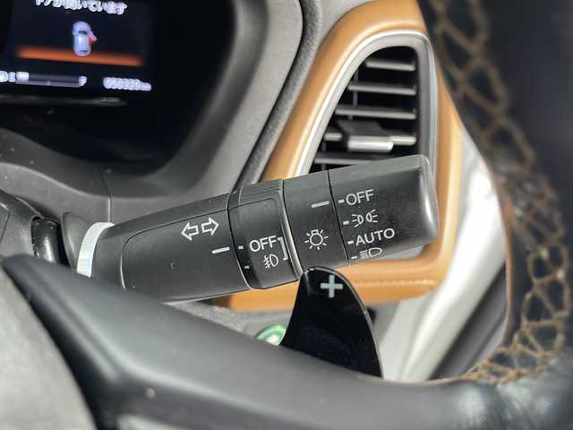 ホンダ ヴェゼル ハイブリッド Z ホンダセンシング 広島県 2019(令1)年 5.1万km プラチナホワイトパール ホンダセンシング/・衝突軽減ブレーキ〈CMBS〉/・誤発進抑制機能/・歩行者事故低減ステアリング/・路外逸脱抑制機能/・ACC〈アダプティブ・クルーズ・コントロール〉/・LKAS〈車線維持支援システム〉/・先行車発進お知らせ機能/・標識認識機能/純正8インチナビ/・CD/DVD/DTV/Bluetooth/HDMI/USB/バックカメラ/ハーフレザーシート/シートヒーター/LEDオートライト/ステアリングスイッチ/パドルシフト/ドライブレコーダー/ビルトインETC/純正フロアマット/ドアバイザー/スマートキー/プッシュスタート /純正アルミホイール/ルーフレール