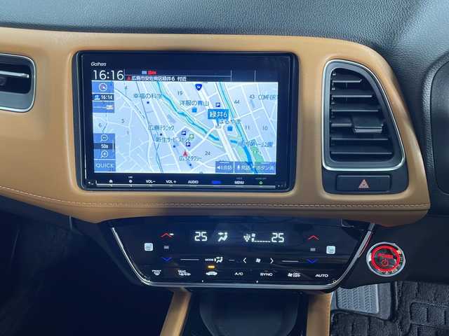 ホンダ ヴェゼル ハイブリッド Z ホンダセンシング 広島県 2019(令1)年 5.1万km プラチナホワイトパール ホンダセンシング/・衝突軽減ブレーキ〈CMBS〉/・誤発進抑制機能/・歩行者事故低減ステアリング/・路外逸脱抑制機能/・ACC〈アダプティブ・クルーズ・コントロール〉/・LKAS〈車線維持支援システム〉/・先行車発進お知らせ機能/・標識認識機能/純正8インチナビ/・CD/DVD/DTV/Bluetooth/HDMI/USB/バックカメラ/ハーフレザーシート/シートヒーター/LEDオートライト/ステアリングスイッチ/パドルシフト/ドライブレコーダー/ビルトインETC/純正フロアマット/ドアバイザー/スマートキー/プッシュスタート /純正アルミホイール/ルーフレール