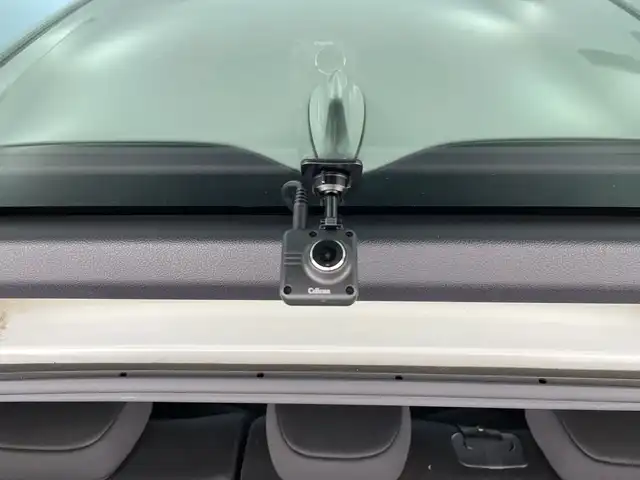トヨタ プリウス S 三重県 2020(令2)年 5.2万km ホワイトパールクリスタルシャイン /禁煙車//モデリスタ15インチAW//LEDヘッドライト//バックカメラ//純正SDナビ//トヨタセーフティセンス//レーダークルーズ//プリクラッシュセーフティ//クリアランスソナー//パーキングサポートブレーキ//スマートキープッシュスタート//ふらつき検知機能//前後ドライブレコーダー//ステアリングスイッチ//ビルトインETC//ドライブモード切替//EVモード