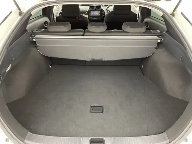 トヨタ プリウス S 三重県 2020(令2)年 5.2万km ホワイトパールクリスタルシャイン /禁煙車//モデリスタ15インチAW//LEDヘッドライト//バックカメラ//純正SDナビ//トヨタセーフティセンス//レーダークルーズ//プリクラッシュセーフティ//クリアランスソナー//パーキングサポートブレーキ//スマートキープッシュスタート//ふらつき検知機能//前後ドライブレコーダー//ステアリングスイッチ//ビルトインETC//ドライブモード切替//EVモード