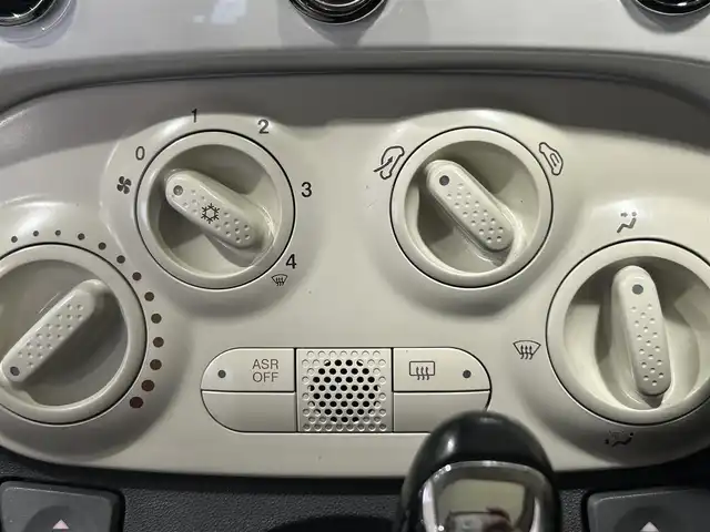 フィアット ５００ 1．2 8V ラウンジ 岐阜県 2008(平20)年 6.3万km ベージュ ガラスルーフ　/純正ホイール　/ETC　/ユピテル製ナビドラレコ機能付きTV　/純正オーディオ（CD・DVD・ラジオ）　/純正フロアマット　/リアフォグランプ　/パワーウィンドウ　/リモコンキー　/取扱説明書　/保証書　/ナビ取扱説明書