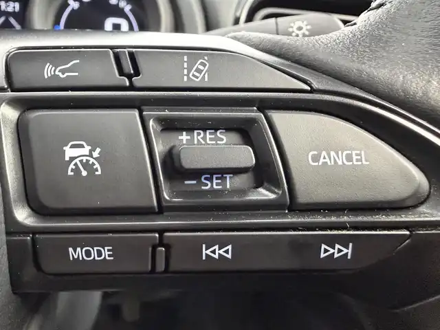 トヨタ ヤリスクロス ハイブリッド G 愛知県 2022(令4)年 4.3万km ブラックM 純正8.8インチディスプレイオーディオナビ/・フルセグTV/・Bluetooth/・AppleCarPlay/・AndroidAuto/・Miracast/・AM/FM/・USB/パノラミックビューモニター/・トヨタセーフティセンス/・プリクラッシュセーフティ/・レーダークルーズコントロール/・レーントレーシングアシスト/・オートマチックハイビーム/前方ドライブレコーダー/純正16インチアルミホイール/LEDヘッドライト/オートライト/ETC2.0/スマートキー