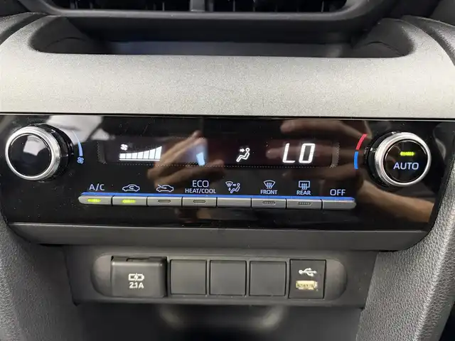 トヨタ ヤリスクロス ハイブリッド G 愛知県 2022(令4)年 4.3万km ブラックM 純正8.8インチディスプレイオーディオナビ/・フルセグTV/・Bluetooth/・AppleCarPlay/・AndroidAuto/・Miracast/・AM/FM/・USB/パノラミックビューモニター/・トヨタセーフティセンス/・プリクラッシュセーフティ/・レーダークルーズコントロール/・レーントレーシングアシスト/・オートマチックハイビーム/前方ドライブレコーダー/純正16インチアルミホイール/LEDヘッドライト/オートライト/ETC2.0/スマートキー