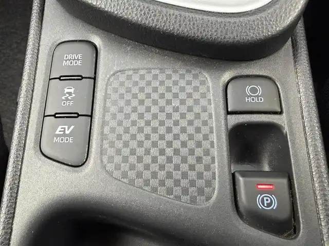 トヨタ ヤリスクロス ハイブリッド G 愛知県 2022(令4)年 4.3万km ブラックM 純正8.8インチディスプレイオーディオナビ/・フルセグTV/・Bluetooth/・AppleCarPlay/・AndroidAuto/・Miracast/・AM/FM/・USB/パノラミックビューモニター/・トヨタセーフティセンス/・プリクラッシュセーフティ/・レーダークルーズコントロール/・レーントレーシングアシスト/・オートマチックハイビーム/前方ドライブレコーダー/純正16インチアルミホイール/LEDヘッドライト/オートライト/ETC2.0/スマートキー