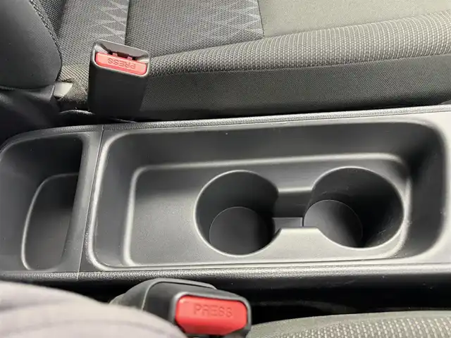 トヨタ ヤリスクロス ハイブリッド G 愛知県 2022(令4)年 4.3万km ブラックM 純正8.8インチディスプレイオーディオナビ/・フルセグTV/・Bluetooth/・AppleCarPlay/・AndroidAuto/・Miracast/・AM/FM/・USB/パノラミックビューモニター/・トヨタセーフティセンス/・プリクラッシュセーフティ/・レーダークルーズコントロール/・レーントレーシングアシスト/・オートマチックハイビーム/前方ドライブレコーダー/純正16インチアルミホイール/LEDヘッドライト/オートライト/ETC2.0/スマートキー