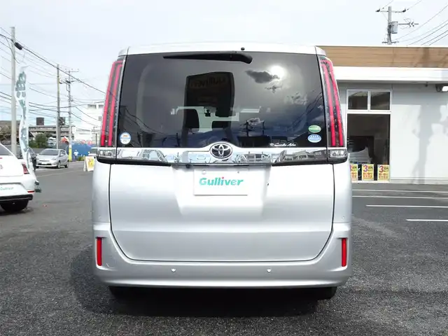 トヨタ ノア X 千葉県 2020(令2)年 2.8万km シルバーM トヨタ純正ナビ（NSCN-W68）/・フルセグTV/・Bluetooth/・バックカメラ/・CD/DVD再生/Toyota Safety Sense/・PCS（プルクラッシュセーフティ）/・LDA（レーンディパーチャーアラート）/・オートマチックハイビーム/・先行車発進告知機能/クルーズコントロール/パワースライドドア/アイドリングストップ/ETC/ウィンカーミラー/USB入力端子/純正フロアマット/スペアキー/取扱説明書