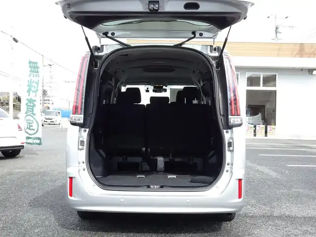 トヨタ ノア X 千葉県 2020(令2)年 2.8万km シルバーM トヨタ純正ナビ（NSCN-W68）/・フルセグTV/・Bluetooth/・バックカメラ/・CD/DVD再生/Toyota Safety Sense/・PCS（プルクラッシュセーフティ）/・LDA（レーンディパーチャーアラート）/・オートマチックハイビーム/・先行車発進告知機能/クルーズコントロール/パワースライドドア/アイドリングストップ/ETC/ウィンカーミラー/USB入力端子/純正フロアマット/スペアキー/取扱説明書