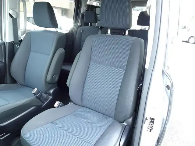 トヨタ ノア X 千葉県 2020(令2)年 2.8万km シルバーM トヨタ純正ナビ（NSCN-W68）/・フルセグTV/・Bluetooth/・バックカメラ/・CD/DVD再生/Toyota Safety Sense/・PCS（プルクラッシュセーフティ）/・LDA（レーンディパーチャーアラート）/・オートマチックハイビーム/・先行車発進告知機能/クルーズコントロール/パワースライドドア/アイドリングストップ/ETC/ウィンカーミラー/USB入力端子/純正フロアマット/スペアキー/取扱説明書