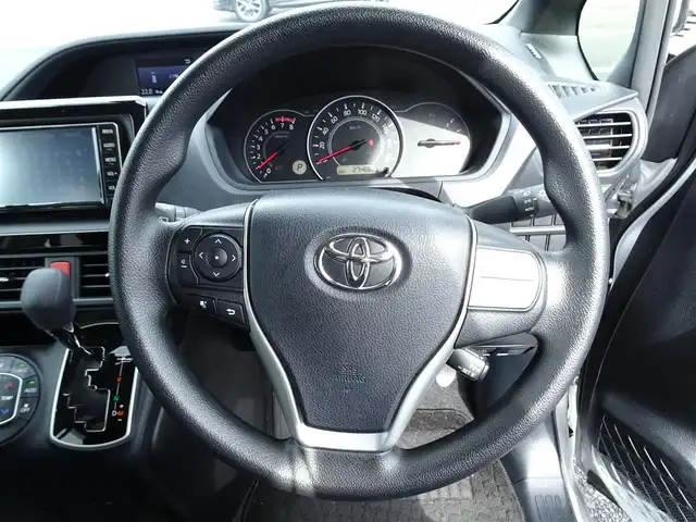 トヨタ ノア X 千葉県 2020(令2)年 2.8万km シルバーM トヨタ純正ナビ（NSCN-W68）/・フルセグTV/・Bluetooth/・バックカメラ/・CD/DVD再生/Toyota Safety Sense/・PCS（プルクラッシュセーフティ）/・LDA（レーンディパーチャーアラート）/・オートマチックハイビーム/・先行車発進告知機能/クルーズコントロール/パワースライドドア/アイドリングストップ/ETC/ウィンカーミラー/USB入力端子/純正フロアマット/スペアキー/取扱説明書