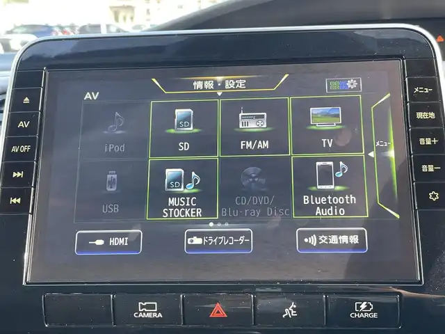 日産 セレナ e－パワー ハイウェイスター V 岡山県 2021(令3)年 3.1万km ブリリアントホワイトパール ワンオーナー/禁煙車/OP:防水シート/純正10インチナビ/　(CD/DVD/フルセグTV/Bluetooth)/純正フリップダウンモニター/デジタルインナーミラー/全方位/フロント/両サイド/バックカメラ/プロパイロット/側方支援/後側方支援(ブラインドスポットモニター)/エマージェンシーブレーキ/速度標識表示/道路標識表示/駐車支援/ふらつき警報/純正ドライブレコーダー/ETC/ハンズフリー両側パワースライドドア/革巻きステアリング/ステアリングスイッチ/純正LEDヘッドライト/フォグライト/オートライト/プッシュスタート/スマートキー/アイドリングストップ/純正アルミホイール 16インチ/ドアバイザー/ロールサンシェード/電動格納ミラー/純正フロアマット/リアプライバシーガラス/横滑防止装置/盗難防止装置/取扱説明書/新車時整備手帳（保証書）