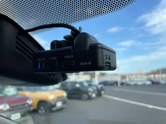 日産 セレナ e－パワー ハイウェイスター V 岡山県 2021(令3)年 3.1万km ブリリアントホワイトパール ワンオーナー/禁煙車/OP:防水シート/純正10インチナビ/　(CD/DVD/フルセグTV/Bluetooth)/純正フリップダウンモニター/デジタルインナーミラー/全方位/フロント/両サイド/バックカメラ/プロパイロット/側方支援/後側方支援(ブラインドスポットモニター)/エマージェンシーブレーキ/速度標識表示/道路標識表示/駐車支援/ふらつき警報/純正ドライブレコーダー/ETC/ハンズフリー両側パワースライドドア/革巻きステアリング/ステアリングスイッチ/純正LEDヘッドライト/フォグライト/オートライト/プッシュスタート/スマートキー/アイドリングストップ/純正アルミホイール 16インチ/ドアバイザー/ロールサンシェード/電動格納ミラー/純正フロアマット/リアプライバシーガラス/横滑防止装置/盗難防止装置/取扱説明書/新車時整備手帳（保証書）