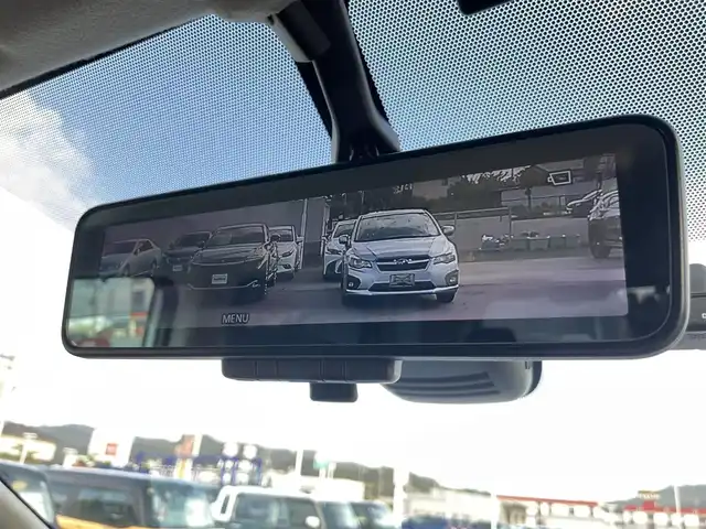 日産 セレナ e－パワー ハイウェイスター V 岡山県 2021(令3)年 3.1万km ブリリアントホワイトパール ワンオーナー/禁煙車/OP:防水シート/純正10インチナビ/　(CD/DVD/フルセグTV/Bluetooth)/純正フリップダウンモニター/デジタルインナーミラー/全方位/フロント/両サイド/バックカメラ/プロパイロット/側方支援/後側方支援(ブラインドスポットモニター)/エマージェンシーブレーキ/速度標識表示/道路標識表示/駐車支援/ふらつき警報/純正ドライブレコーダー/ETC/ハンズフリー両側パワースライドドア/革巻きステアリング/ステアリングスイッチ/純正LEDヘッドライト/フォグライト/オートライト/プッシュスタート/スマートキー/アイドリングストップ/純正アルミホイール 16インチ/ドアバイザー/ロールサンシェード/電動格納ミラー/純正フロアマット/リアプライバシーガラス/横滑防止装置/盗難防止装置/取扱説明書/新車時整備手帳（保証書）