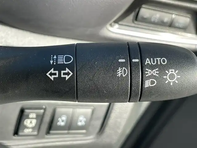 日産 セレナ e－パワー ハイウェイスター V 岡山県 2021(令3)年 3.1万km ブリリアントホワイトパール ワンオーナー/禁煙車/OP:防水シート/純正10インチナビ/　(CD/DVD/フルセグTV/Bluetooth)/純正フリップダウンモニター/デジタルインナーミラー/全方位/フロント/両サイド/バックカメラ/プロパイロット/側方支援/後側方支援(ブラインドスポットモニター)/エマージェンシーブレーキ/速度標識表示/道路標識表示/駐車支援/ふらつき警報/純正ドライブレコーダー/ETC/ハンズフリー両側パワースライドドア/革巻きステアリング/ステアリングスイッチ/純正LEDヘッドライト/フォグライト/オートライト/プッシュスタート/スマートキー/アイドリングストップ/純正アルミホイール 16インチ/ドアバイザー/ロールサンシェード/電動格納ミラー/純正フロアマット/リアプライバシーガラス/横滑防止装置/盗難防止装置/取扱説明書/新車時整備手帳（保証書）