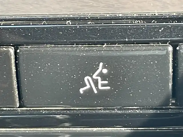 日産 セレナ e－パワー ハイウェイスター V 岡山県 2021(令3)年 3.1万km ブリリアントホワイトパール ワンオーナー/禁煙車/OP:防水シート/純正10インチナビ/　(CD/DVD/フルセグTV/Bluetooth)/純正フリップダウンモニター/デジタルインナーミラー/全方位/フロント/両サイド/バックカメラ/プロパイロット/側方支援/後側方支援(ブラインドスポットモニター)/エマージェンシーブレーキ/速度標識表示/道路標識表示/駐車支援/ふらつき警報/純正ドライブレコーダー/ETC/ハンズフリー両側パワースライドドア/革巻きステアリング/ステアリングスイッチ/純正LEDヘッドライト/フォグライト/オートライト/プッシュスタート/スマートキー/アイドリングストップ/純正アルミホイール 16インチ/ドアバイザー/ロールサンシェード/電動格納ミラー/純正フロアマット/リアプライバシーガラス/横滑防止装置/盗難防止装置/取扱説明書/新車時整備手帳（保証書）