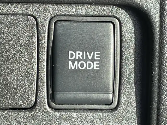 日産 セレナ e－パワー ハイウェイスター V 岡山県 2021(令3)年 3.1万km ブリリアントホワイトパール ワンオーナー/禁煙車/OP:防水シート/純正10インチナビ/　(CD/DVD/フルセグTV/Bluetooth)/純正フリップダウンモニター/デジタルインナーミラー/全方位/フロント/両サイド/バックカメラ/プロパイロット/側方支援/後側方支援(ブラインドスポットモニター)/エマージェンシーブレーキ/速度標識表示/道路標識表示/駐車支援/ふらつき警報/純正ドライブレコーダー/ETC/ハンズフリー両側パワースライドドア/革巻きステアリング/ステアリングスイッチ/純正LEDヘッドライト/フォグライト/オートライト/プッシュスタート/スマートキー/アイドリングストップ/純正アルミホイール 16インチ/ドアバイザー/ロールサンシェード/電動格納ミラー/純正フロアマット/リアプライバシーガラス/横滑防止装置/盗難防止装置/取扱説明書/新車時整備手帳（保証書）