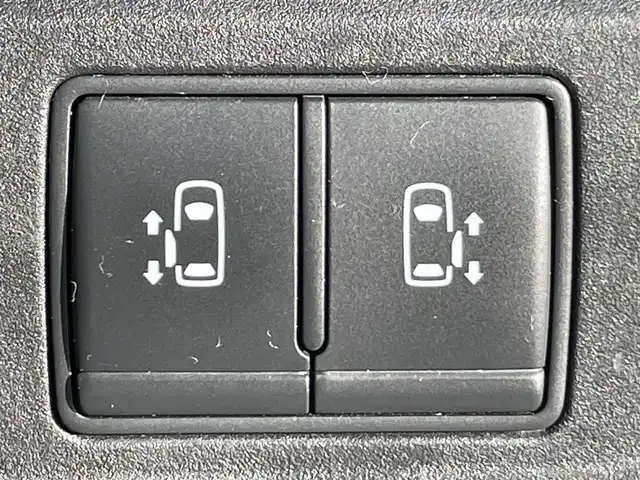 日産 セレナ e－パワー ハイウェイスター V 岡山県 2021(令3)年 3.1万km ブリリアントホワイトパール ワンオーナー/禁煙車/OP:防水シート/純正10インチナビ/　(CD/DVD/フルセグTV/Bluetooth)/純正フリップダウンモニター/デジタルインナーミラー/全方位/フロント/両サイド/バックカメラ/プロパイロット/側方支援/後側方支援(ブラインドスポットモニター)/エマージェンシーブレーキ/速度標識表示/道路標識表示/駐車支援/ふらつき警報/純正ドライブレコーダー/ETC/ハンズフリー両側パワースライドドア/革巻きステアリング/ステアリングスイッチ/純正LEDヘッドライト/フォグライト/オートライト/プッシュスタート/スマートキー/アイドリングストップ/純正アルミホイール 16インチ/ドアバイザー/ロールサンシェード/電動格納ミラー/純正フロアマット/リアプライバシーガラス/横滑防止装置/盗難防止装置/取扱説明書/新車時整備手帳（保証書）