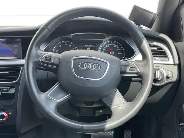 アウディ Ａ４ 2．0 TFSI 千葉県 2013(平25)年 5.2万km グレイシアホワイトメタリック 純正７インチナビ/フルセグＴＶ/Ｂｌｕｅｔｏｏｔｈ/バックカメラ/ＥＴＣ/パワーシート/シートヒーター/コーナーセンサー/純正１７インチアルミホイール/純正フロアマット