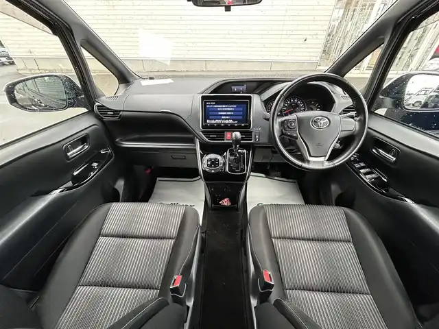 トヨタ ヴォクシー ZS 煌Ⅱ 山形県 2020(令2)年 3.9万km ブラック 純正9型ナビ/・(CD/DVD/フルセグ/BT)/フリップダウンモニター/バックカメラ/両側パワースライドドア/Toyota Safety Sense/・衝突軽減システム/・レーンキープアシスト/：オートハイビーム/クルーズコントロール/ビルトインETC2.0/純正アルミホイール/LEDヘッドライト/スマートキー