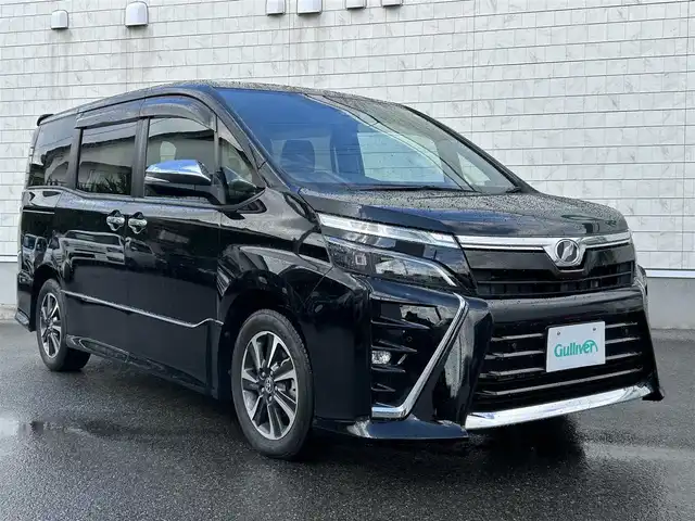 トヨタ ヴォクシー ZS 煌Ⅱ 山形県 2020(令2)年 3.9万km ブラック 純正9型ナビ/・(CD/DVD/フルセグ/BT)/フリップダウンモニター/バックカメラ/両側パワースライドドア/Toyota Safety Sense/・衝突軽減システム/・レーンキープアシスト/：オートハイビーム/クルーズコントロール/ビルトインETC2.0/純正アルミホイール/LEDヘッドライト/スマートキー