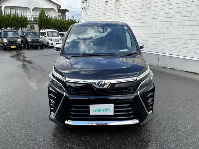 トヨタ ヴォクシー ZS 煌Ⅱ 山形県 2020(令2)年 3.9万km ブラック 純正9型ナビ/・(CD/DVD/フルセグ/BT)/フリップダウンモニター/バックカメラ/両側パワースライドドア/Toyota Safety Sense/・衝突軽減システム/・レーンキープアシスト/：オートハイビーム/クルーズコントロール/ビルトインETC2.0/純正アルミホイール/LEDヘッドライト/スマートキー