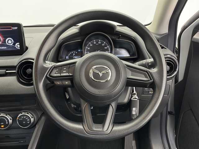 マツダ マツダ２ 15S 長野県 2021(令3)年 3万km セラミックM 4WD/純正SDナビ&フルセグTV&CD&DVD&USB&BT/衝突軽減ブレーキ/ブラインドスポットモニター/アイドリングストップ/ステアリングスイッチ/バックカメラ/ETC/LEDヘッドライト/オートライト/電動格納ミラー/ウィンカーミラー/純正ホイールキャップ装着/純正フロアマット/プッシュスタート/スマートキー/スペアキー1本/取扱説明書