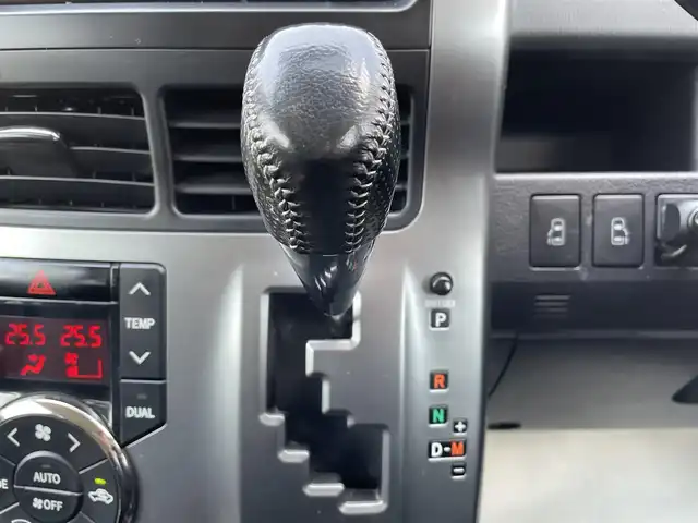 トヨタ ヴォクシー ZS 煌Ⅲ 千葉県 2013(平25)年 8.7万km ホワイトパールクリスタルシャイン ワンオーナー/純正SDナビ【NSZT-W62G】/・CD/DVD/MSV/Bluetooth/フルセグTV/純正フリップダウンモニター/バックカメラ/両後パワースライドドア/スマートキー/純正キセノンヘッドライト/フォグランプ/パドルシフト/ビルトインETC/本革巻きステアリング/ドアバイザー/純正16インチアルミホイール/新車時保証書＆取扱説明書