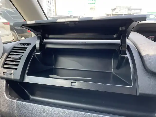 トヨタ ヴォクシー ZS 煌Ⅲ 千葉県 2013(平25)年 8.7万km ホワイトパールクリスタルシャイン ワンオーナー/純正SDナビ【NSZT-W62G】/・CD/DVD/MSV/Bluetooth/フルセグTV/純正フリップダウンモニター/バックカメラ/両後パワースライドドア/スマートキー/純正キセノンヘッドライト/フォグランプ/パドルシフト/ビルトインETC/本革巻きステアリング/ドアバイザー/純正16インチアルミホイール/新車時保証書＆取扱説明書