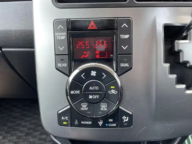 トヨタ ヴォクシー ZS 煌Ⅲ 千葉県 2013(平25)年 8.7万km ホワイトパールクリスタルシャイン ワンオーナー/純正SDナビ【NSZT-W62G】/・CD/DVD/MSV/Bluetooth/フルセグTV/純正フリップダウンモニター/バックカメラ/両後パワースライドドア/スマートキー/純正キセノンヘッドライト/フォグランプ/パドルシフト/ビルトインETC/本革巻きステアリング/ドアバイザー/純正16インチアルミホイール/新車時保証書＆取扱説明書