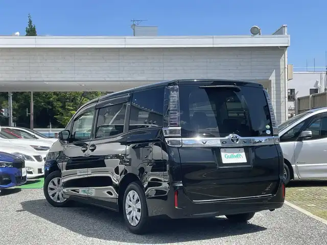 トヨタ ヴォクシー X 兵庫県 2018(平30)年 2.9万km イナズマスパーキングブラックガラスフレーク 外部検査実施済み/・ワンオーナー/・純正10インチメモリーナビ/・地デジ/DVD/BT/・TVキャンセラー/・バックカメラ/・ステアリングリモコン/・純正12.1型フリップダウンモニター（V12T-R68C）/・左パワースライドドア/・ナビ連動ドライブレコーダー/・OP スマートキー/・ビルトインETC/・オートLEDヘッドランプ/・OP LEDフォグランプ/・コーナーセンサー/・OP　トヨタセーフティセンス//プリクラッシュセーフティ//レーンディパーチャーアラート//オートマチックハイビーム/・先行車発進お知らせ/・アイドリングストップ/・OP スペアタイヤ/・クルーズコントロール/・R1-R6年ディーラー記録簿あり