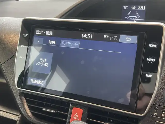 トヨタ ヴォクシー X 兵庫県 2018(平30)年 2.9万km イナズマスパーキングブラックガラスフレーク 外部検査実施済み/・ワンオーナー/・純正10インチメモリーナビ/・地デジ/DVD/BT/・TVキャンセラー/・バックカメラ/・ステアリングリモコン/・純正12.1型フリップダウンモニター（V12T-R68C）/・左パワースライドドア/・ナビ連動ドライブレコーダー/・OP スマートキー/・ビルトインETC/・オートLEDヘッドランプ/・OP LEDフォグランプ/・コーナーセンサー/・OP　トヨタセーフティセンス//プリクラッシュセーフティ//レーンディパーチャーアラート//オートマチックハイビーム/・先行車発進お知らせ/・アイドリングストップ/・OP スペアタイヤ/・クルーズコントロール/・R1-R6年ディーラー記録簿あり