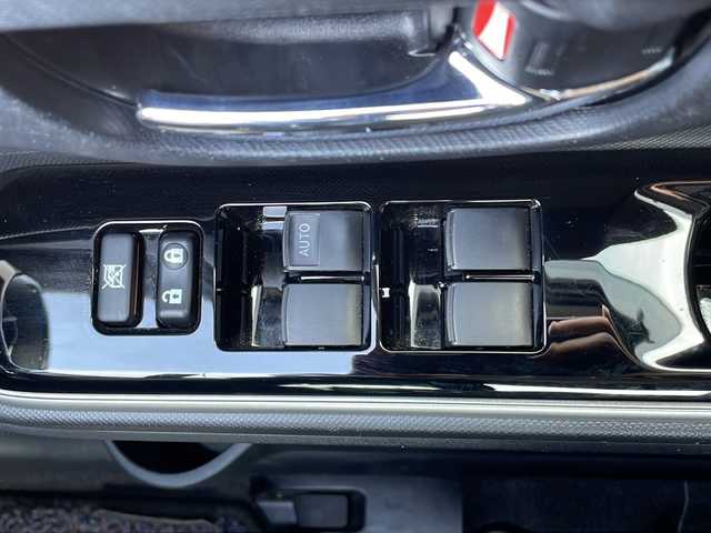 トヨタ アクア G 山口県 2018(平30)年 4.4万km スーパーホワイトⅡ 純正SDナビ【NSZT-W66T】/Bluetooth/フルセグテレビ/CD/DVD/バックカメラ/ビルトインETC/ドライブレコーダー/クルーズコントロール/純正フロアマット/純正15インチスチールホイール/ステアリングスイッチ/本革ステアリング/プッシュスタート/スマートキー/ドアバイザー/レーンキープアシスト/トヨタセーフティ