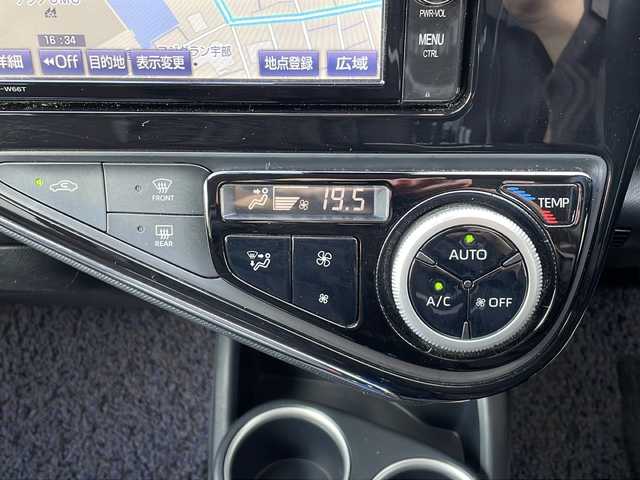 トヨタ アクア G 山口県 2018(平30)年 4.4万km スーパーホワイトⅡ 純正SDナビ【NSZT-W66T】/Bluetooth/フルセグテレビ/CD/DVD/バックカメラ/ビルトインETC/ドライブレコーダー/クルーズコントロール/純正フロアマット/純正15インチスチールホイール/ステアリングスイッチ/本革ステアリング/プッシュスタート/スマートキー/ドアバイザー/レーンキープアシスト/トヨタセーフティ