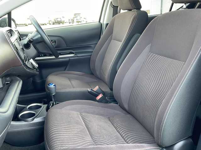 トヨタ アクア G 山口県 2018(平30)年 4.4万km スーパーホワイトⅡ 純正SDナビ【NSZT-W66T】/Bluetooth/フルセグテレビ/CD/DVD/バックカメラ/ビルトインETC/ドライブレコーダー/クルーズコントロール/純正フロアマット/純正15インチスチールホイール/ステアリングスイッチ/本革ステアリング/プッシュスタート/スマートキー/ドアバイザー/レーンキープアシスト/トヨタセーフティ