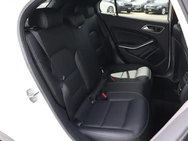 メルセデス・ベンツ ＧＬＡ２２０ 4マチック 長野県 2018(平30)年 3.5万km ポーラホワイト レーダーセーフティＰＫＧ　/黒革シート　/純正ナビＴＶ　/バックカメラ/ＣａｒＰｌａｙ　/ディストロニック　/衝突軽減ブレーキ　/ＬＫＡ　ＢＳＭ　/シートヒーター　/パワーバックドア　/キーレスゴー　/純正１８ＡＷ