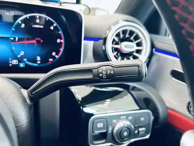 メルセデス・ベンツ Ａ２００ｄ AMGライン 大阪府 2021(令3)年 5.1万km コスモスブラック レザーエクスクルーシブP/アドバンスドP/レーダーセーフティ/サンルーフ/HUD/ACC/赤黒革/メモリ付きパワーシート/シートヒーター/純正ナビ/TV/３６０度カメラ/純正18インチAW/LEDヘッドライト/アンビエントライト/ブラインドスポット/ETC/ドラレコ/レーダー探知機/デジタルインナーミラー