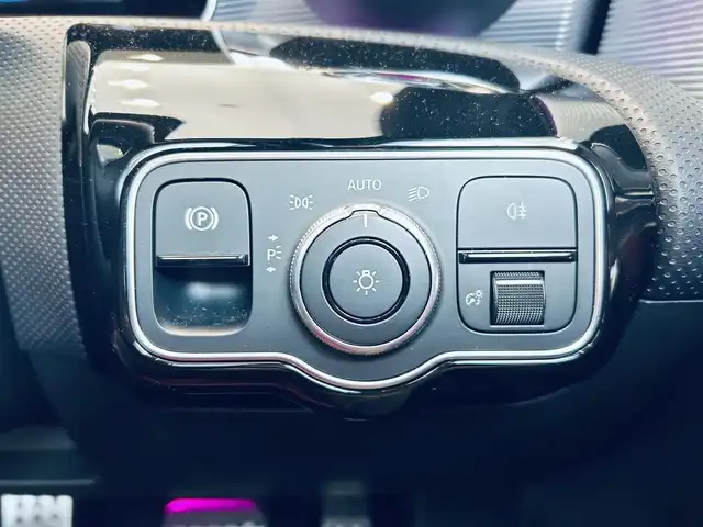 メルセデス・ベンツ Ａ２００ｄ AMGライン 大阪府 2021(令3)年 5.1万km コスモスブラック レザーエクスクルーシブP/アドバンスドP/レーダーセーフティ/サンルーフ/HUD/ACC/赤黒革/メモリ付きパワーシート/シートヒーター/純正ナビ/TV/３６０度カメラ/純正18インチAW/LEDヘッドライト/アンビエントライト/ブラインドスポット/ETC/ドラレコ/レーダー探知機/デジタルインナーミラー