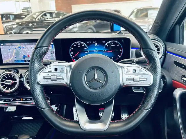 メルセデス・ベンツ Ａ２００ｄ AMGライン 大阪府 2021(令3)年 5.1万km コスモスブラック レザーエクスクルーシブP/アドバンスドP/レーダーセーフティ/サンルーフ/HUD/ACC/赤黒革/メモリ付きパワーシート/シートヒーター/純正ナビ/TV/３６０度カメラ/純正18インチAW/LEDヘッドライト/アンビエントライト/ブラインドスポット/ETC/ドラレコ/レーダー探知機/デジタルインナーミラー