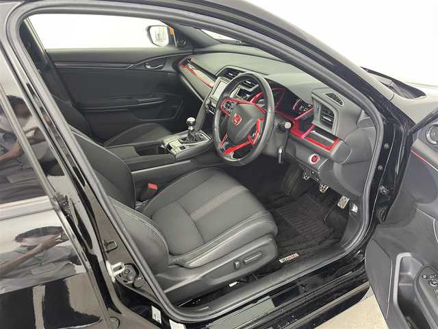 ホンダ シビック ハッチバック 大分県 2021(令3)年 4.3万km クリスタルブラックパール 6MT/純正ナビゲーション/(AM/FM/CD/DVD/BT/TV)/バックカメラ/ホンダセンシング/衝突軽減ブレーキ/レーンキープアシスト/アダクティブクルーズコントロール/LEDヘッドライト/フォグランプ/ハーフレザーシート/シートヒーター/前席パワーシート/ETC2.0/電動パーキングブレーキ/オートブレーキホールド/スマートキー/プッシュスタート