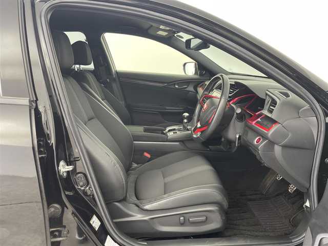 ホンダ シビック ハッチバック 大分県 2021(令3)年 4.3万km クリスタルブラックパール 6MT/純正ナビゲーション/(AM/FM/CD/DVD/BT/TV)/バックカメラ/ホンダセンシング/衝突軽減ブレーキ/レーンキープアシスト/アダクティブクルーズコントロール/LEDヘッドライト/フォグランプ/ハーフレザーシート/シートヒーター/前席パワーシート/ETC2.0/電動パーキングブレーキ/オートブレーキホールド/スマートキー/プッシュスタート