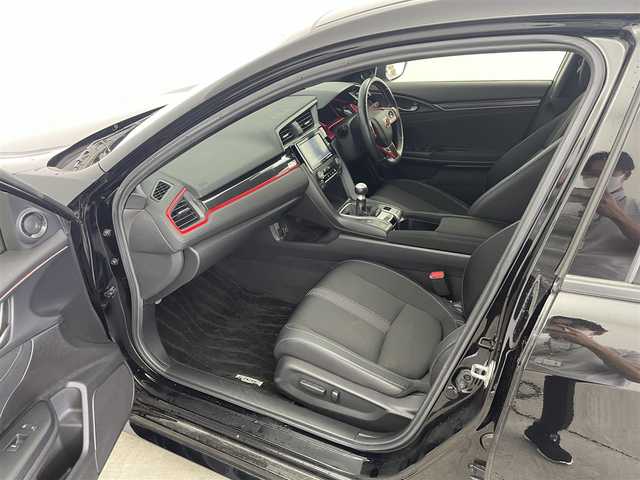 ホンダ シビック ハッチバック 大分県 2021(令3)年 4.3万km クリスタルブラックパール 6MT/純正ナビゲーション/(AM/FM/CD/DVD/BT/TV)/バックカメラ/ホンダセンシング/衝突軽減ブレーキ/レーンキープアシスト/アダクティブクルーズコントロール/LEDヘッドライト/フォグランプ/ハーフレザーシート/シートヒーター/前席パワーシート/ETC2.0/電動パーキングブレーキ/オートブレーキホールド/スマートキー/プッシュスタート