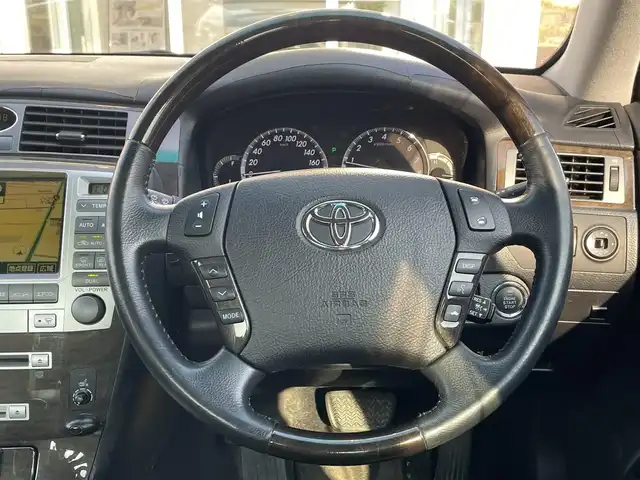 トヨタ クラウン マジェスタ Cタイプ i－Four 道央・札幌 2006(平18)年 10.2万km グレーマイカM ・４WD/・寒冷地仕様/・純正ナビ/　AM・FM・CD・MD/・ワイパー熱線/・電動格納ミラー/・バックカメラ/・ドアバイザー/・プッシュスタート/・ETC/・ウィンカーミラー/・ステアリングスイッチ/・フォグライト