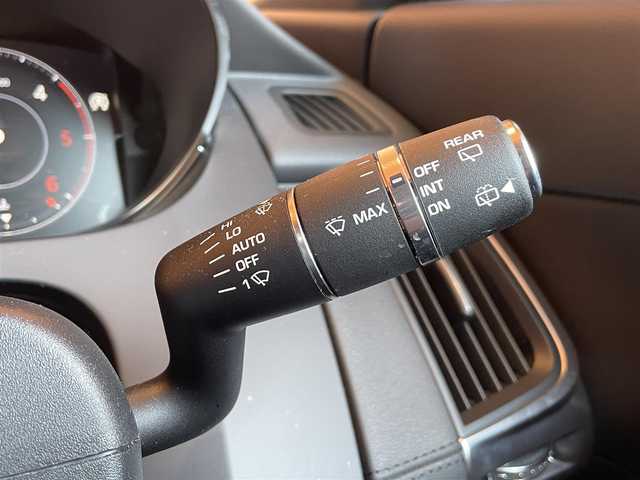 ジャガー Ｅペース S 180PS 愛知県 2020(令2)年 2万km 黒Ｍ ブラックエクステリアパック/インタラクティブドライバーディスプレイ/ドライブプロパック/　ブラインドスポットモニター/　アダプティブクルーズコントロール/　ハイスピードエマージェンシーブレーキ/純正OP19インチダークグレイAW/キーレスエントリー/純正メモリナビ/　USB/BT/AppleCarPlay/AndroidAuto/360°カメラ/ブラックレザーシート/シートヒーター/パワーテールゲート/LEDヘッドライト/ETC2.0