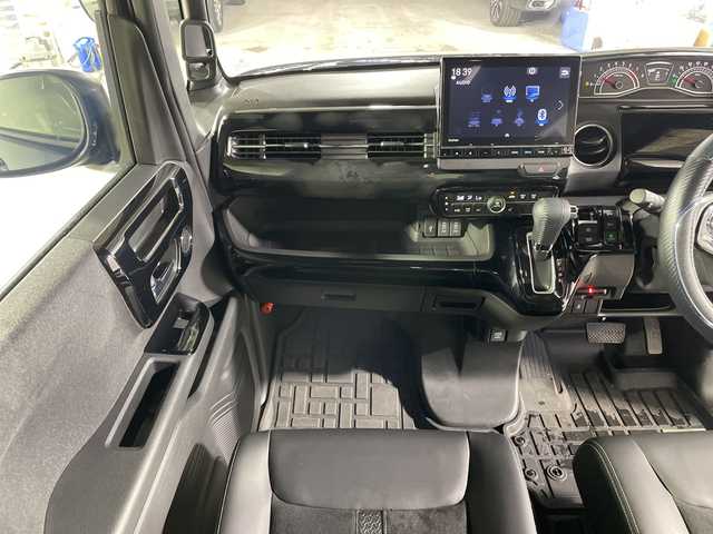 ホンダ Ｎ ＢＯＸ EX ターボ 福岡県 2023(令5)年 1万km ミッドナイトブルービームM 禁煙車純正9型SDナビ（フルセグTV/DVD/CD/BT）バックモニター純正フリップダウンモニタホンダセンシングコーナーセンサーハーフレザーシート両側パワスラETCドラレコLEDヘッドライトフォグランプスマートキー