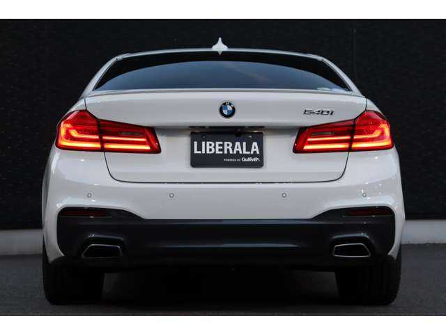 ＢＭＷ ５４０ｉ Mスポーツ 大分県 2018(平30)年 5.5万km アルピンホワイトⅢ インテリジェントセーフティ/アダプティブクルーズコントロール/ブラインドスポットモニター/サンルーフ/Harman/Kardon/ヘッドアップディスプレイ/全方位カメラ/純正ナビ/地デジ/Bluetooth/ワイヤレス充電/黒革/全席シートヒーター/エアシート/パワーシート/純正19インチAW/純正ドライブレコーダー/ETC