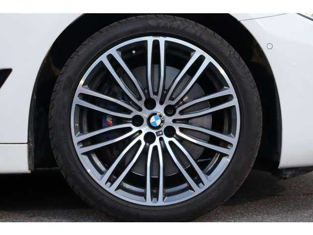 ＢＭＷ ５４０ｉ Mスポーツ 大分県 2018(平30)年 5.5万km アルピンホワイトⅢ インテリジェントセーフティ/アダプティブクルーズコントロール/ブラインドスポットモニター/サンルーフ/Harman/Kardon/ヘッドアップディスプレイ/全方位カメラ/純正ナビ/地デジ/Bluetooth/ワイヤレス充電/黒革/全席シートヒーター/エアシート/パワーシート/純正19インチAW/純正ドライブレコーダー/ETC