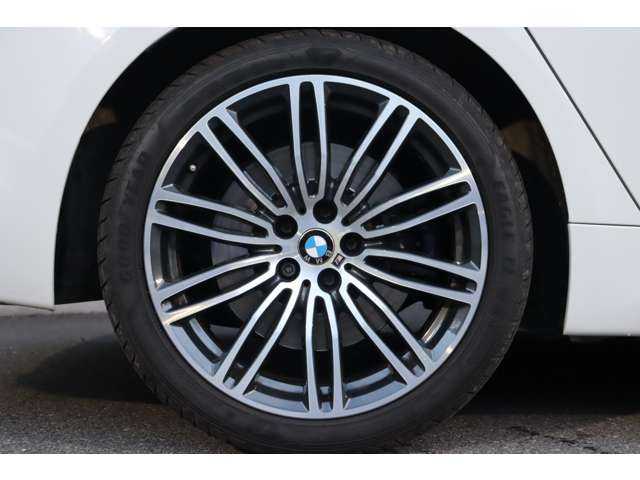 ＢＭＷ ５４０ｉ Mスポーツ 大分県 2018(平30)年 5.5万km アルピンホワイトⅢ インテリジェントセーフティ/アダプティブクルーズコントロール/ブラインドスポットモニター/サンルーフ/Harman/Kardon/ヘッドアップディスプレイ/全方位カメラ/純正ナビ/地デジ/Bluetooth/ワイヤレス充電/黒革/全席シートヒーター/エアシート/パワーシート/純正19インチAW/純正ドライブレコーダー/ETC